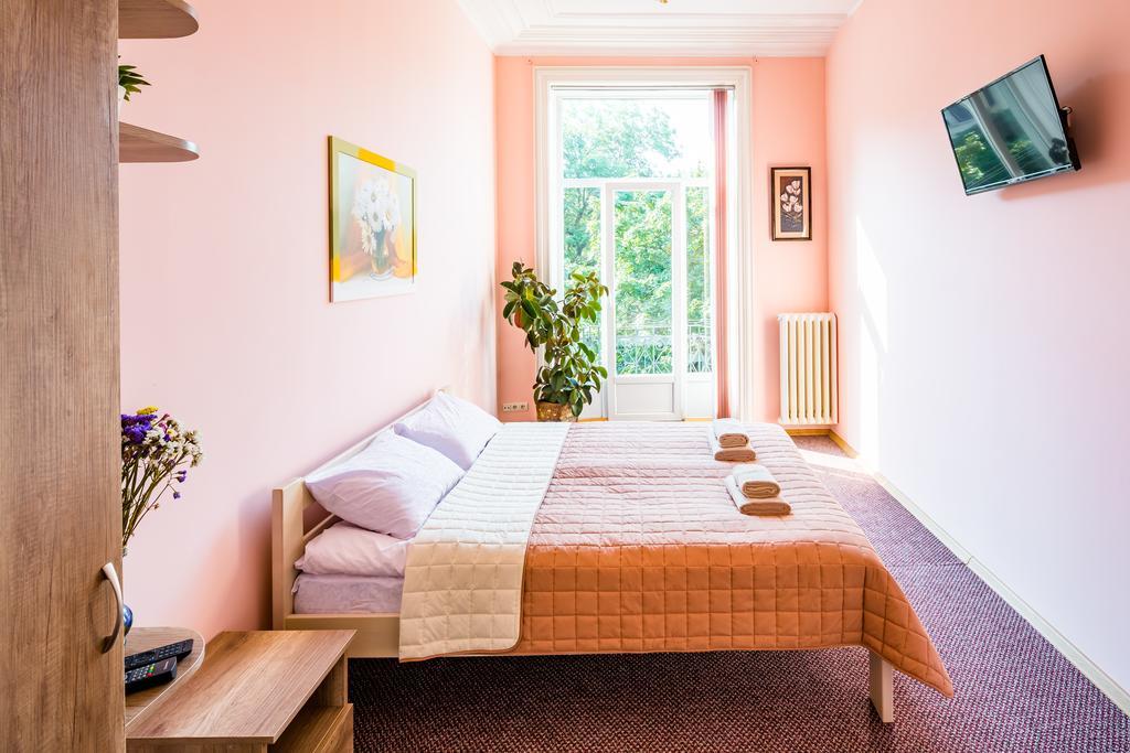 Apartments On Valova 9 リヴィウ エクステリア 写真