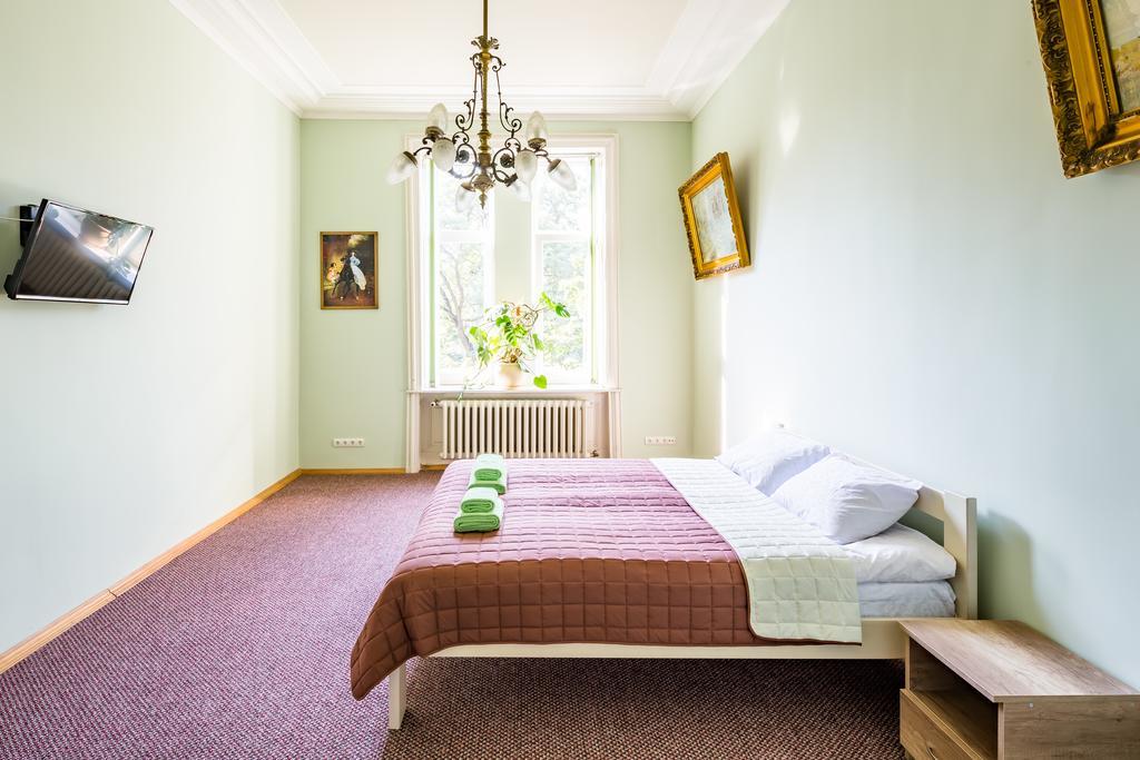 Apartments On Valova 9 リヴィウ エクステリア 写真