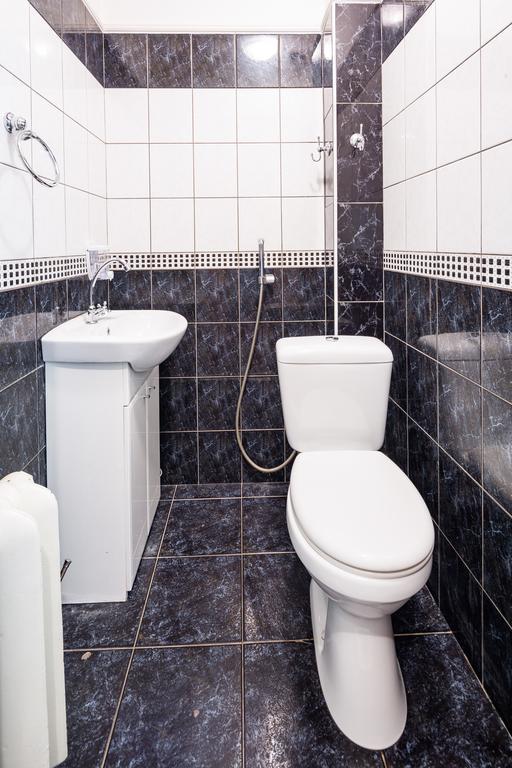 Apartments On Valova 9 リヴィウ エクステリア 写真