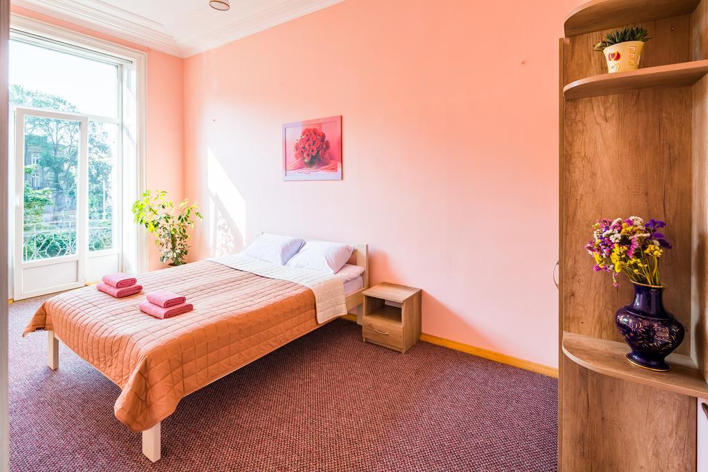 Apartments On Valova 9 リヴィウ エクステリア 写真