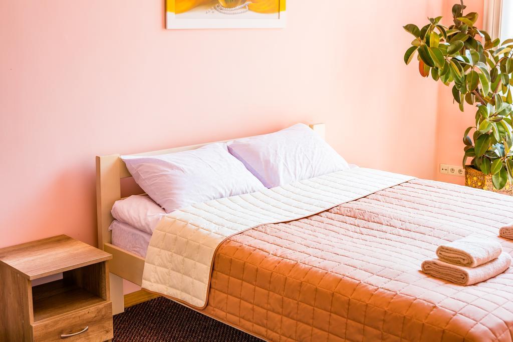 Apartments On Valova 9 リヴィウ エクステリア 写真
