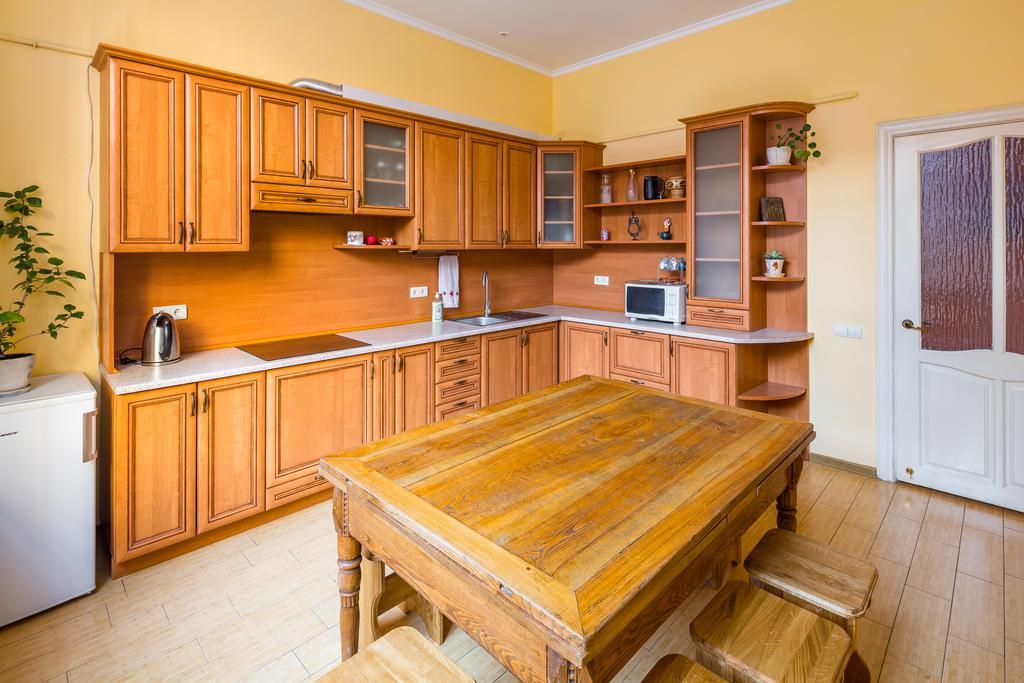 Apartments On Valova 9 リヴィウ エクステリア 写真