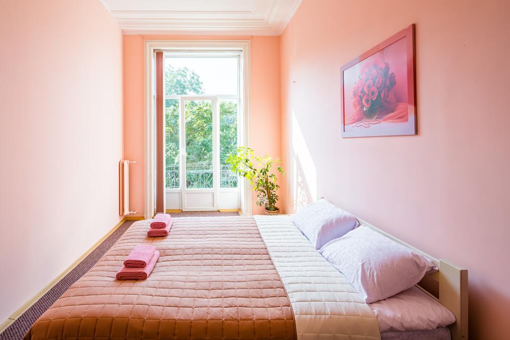 Apartments On Valova 9 リヴィウ エクステリア 写真