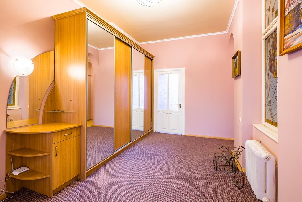 Apartments On Valova 9 リヴィウ エクステリア 写真