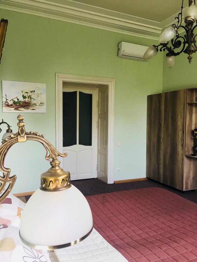 Apartments On Valova 9 リヴィウ エクステリア 写真